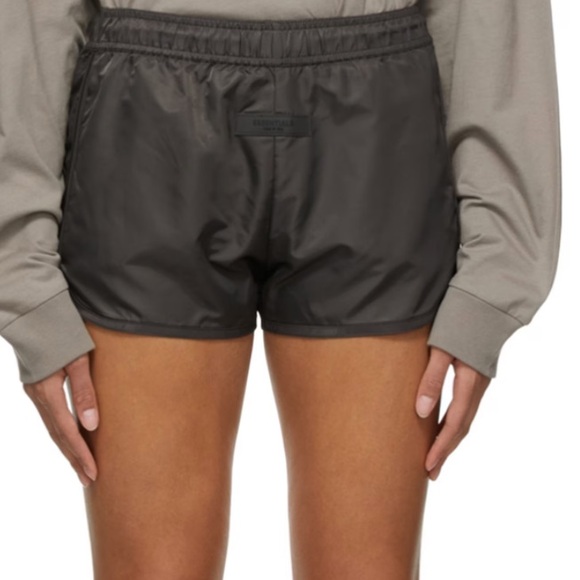 Essentials shorts - Picture 3 of 3